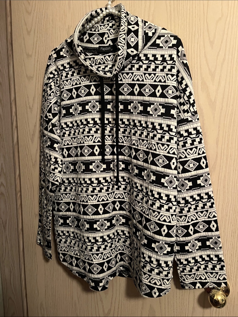 Papillon Black & White Geometric Hooded Top